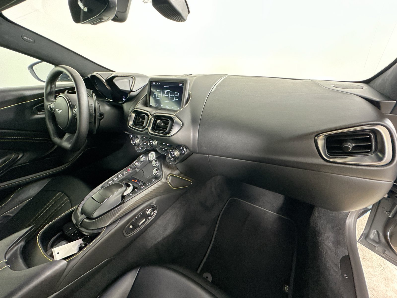Used 2019 Aston Martin V8 Vantage Coupe RWD image 37