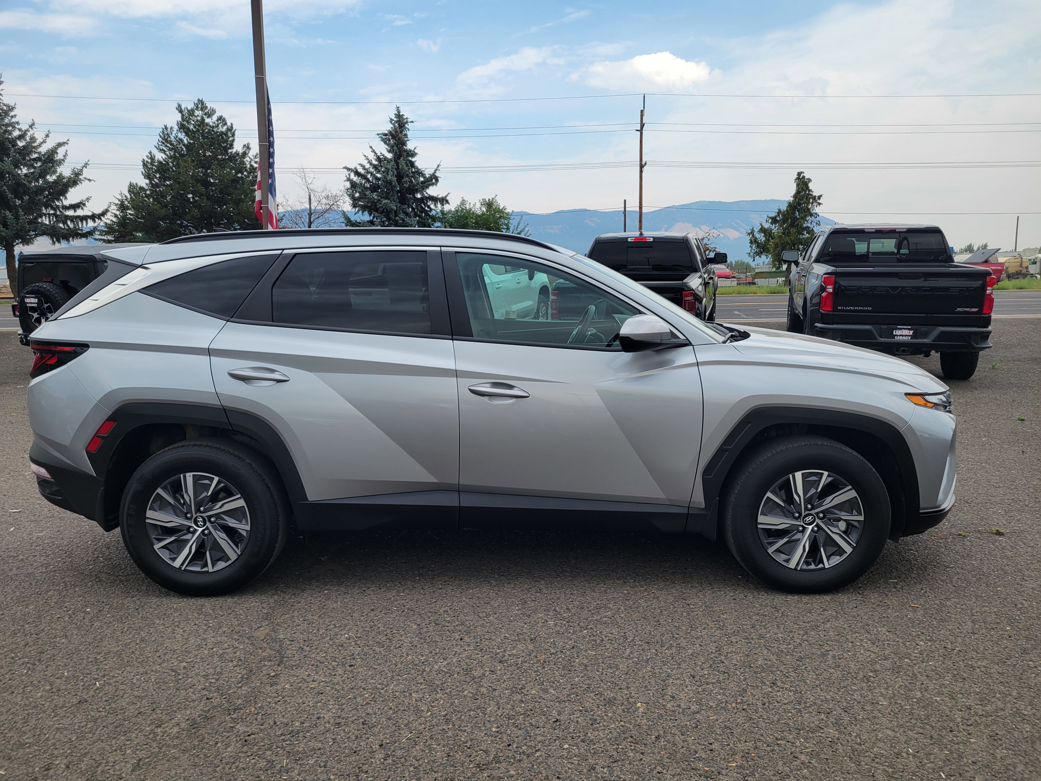 Used 2024 Hyundai Tucson Blue image 2