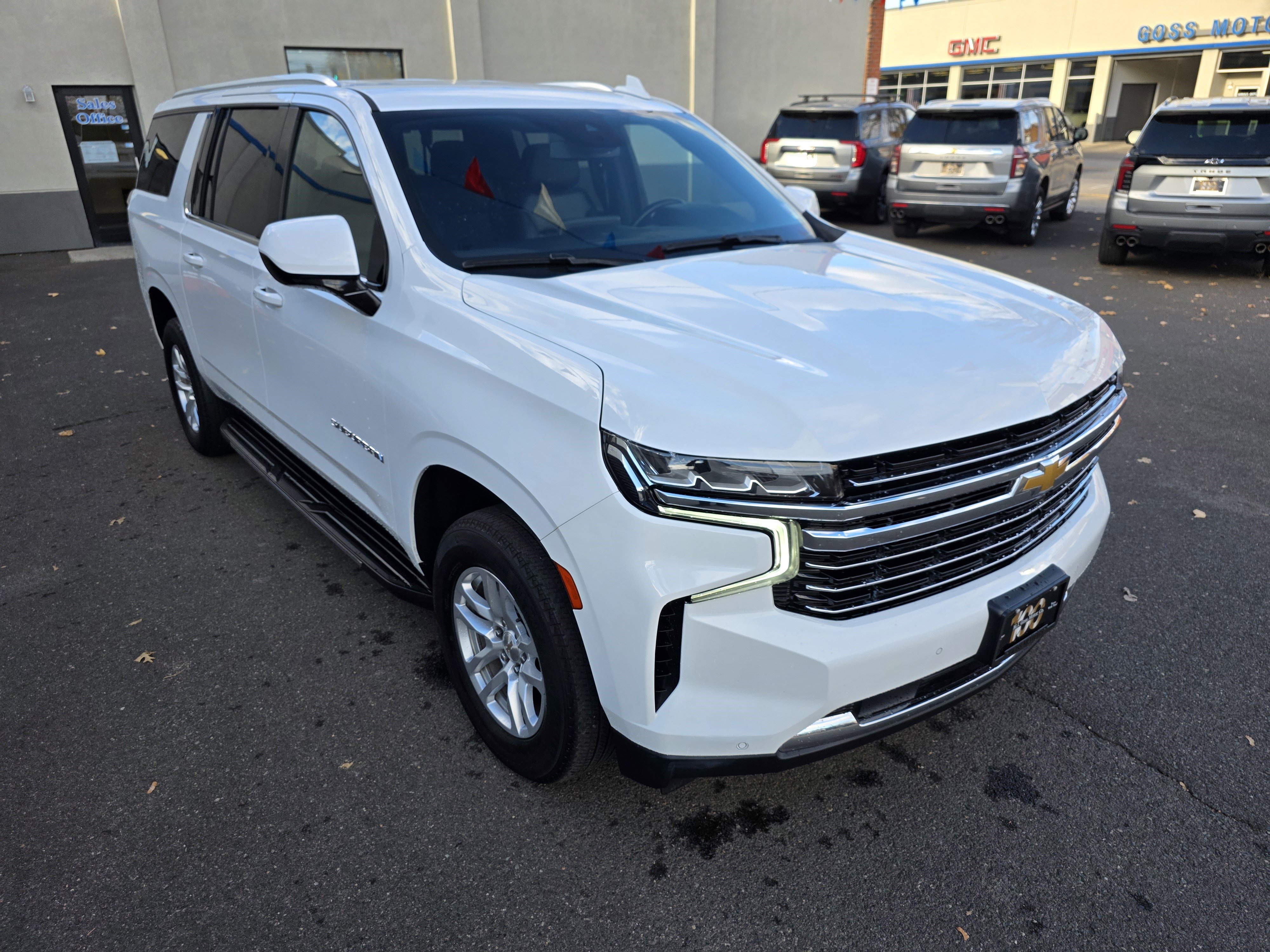 Used 2023 Chevrolet Suburban LT image 27