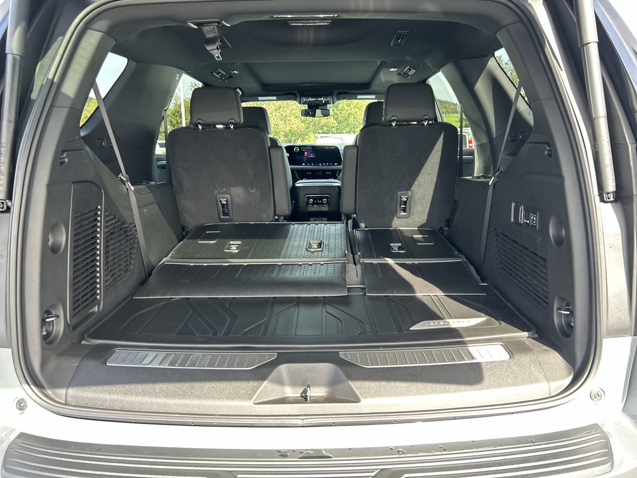 New 2026 Chevrolet Tahoe Z71 w/ Comfort Package AWD/4WD image 19