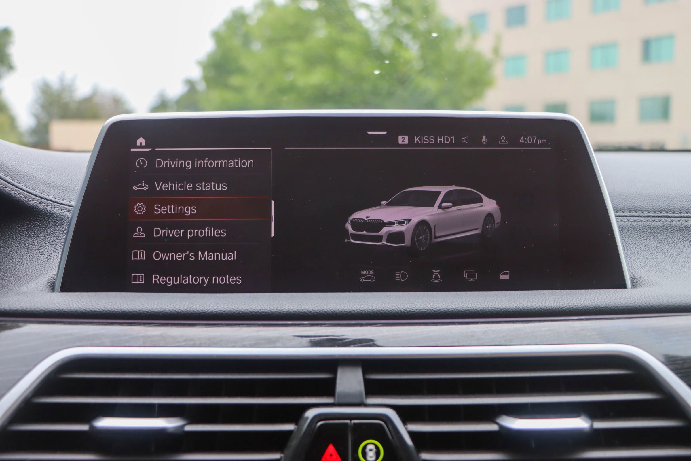 Used 2020 BMW 740i w/ M Sport Package RWD image 38