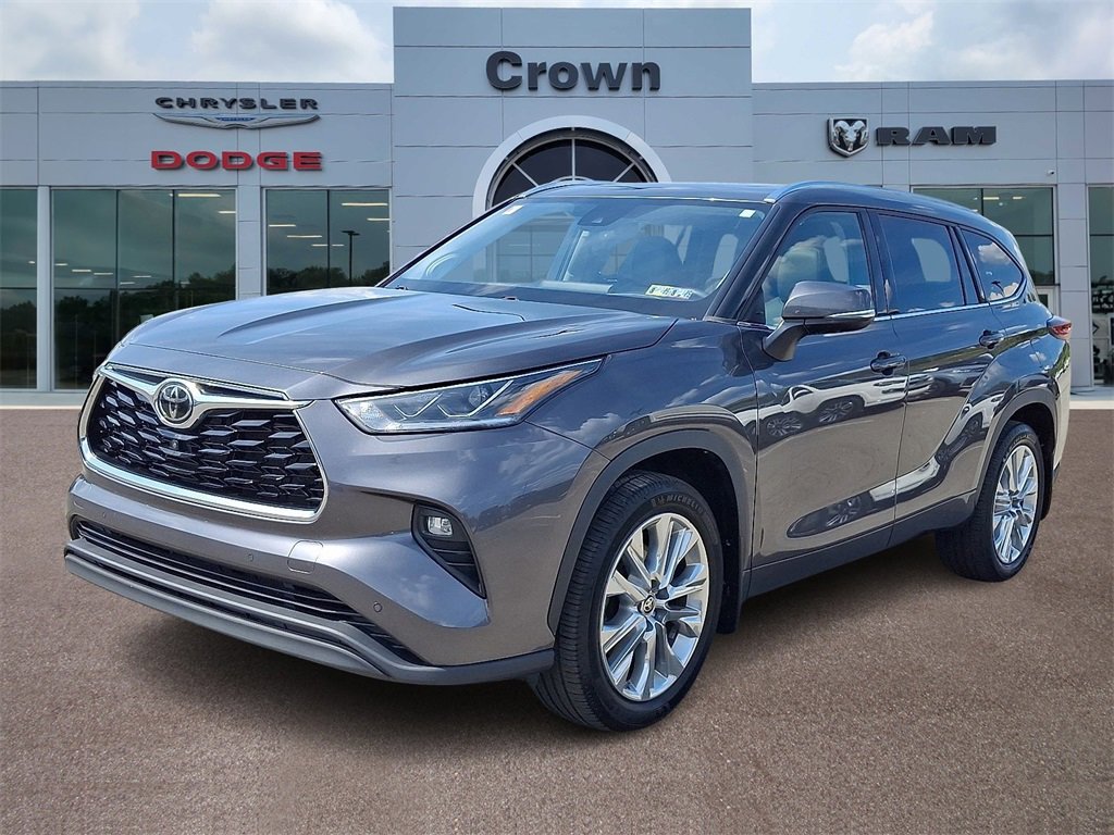 Used 2021 Toyota Highlander Limited image 3