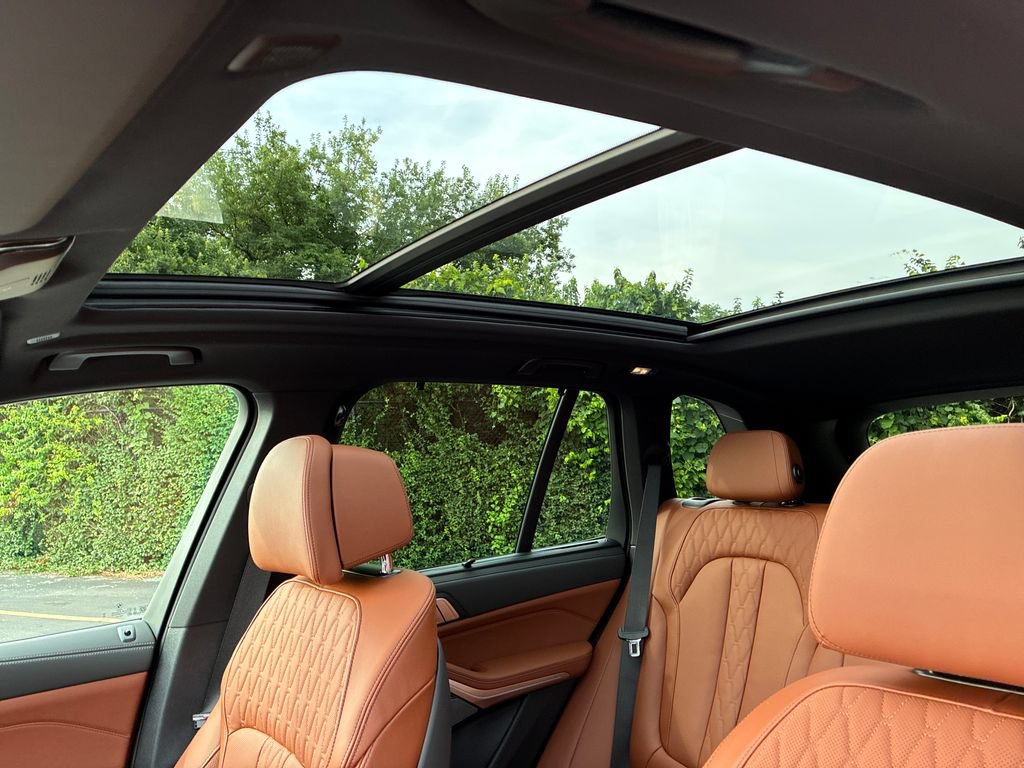 New 2026 BMW X5 xDrive40i w/ M Sport Package AWD/4WD image 17