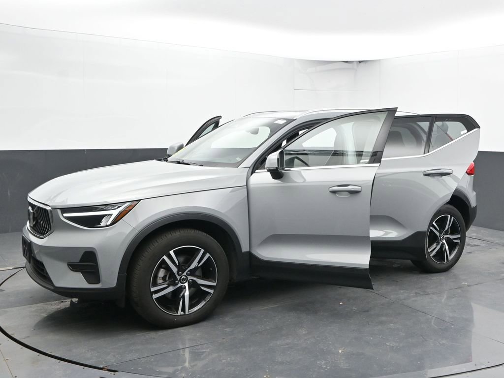 Used 2025 Volvo XC40 B5 Core image 48