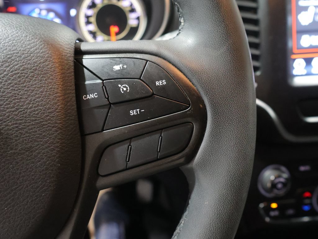 Used 2022 Jeep Cherokee Trailhawk AWD/4WD image 38