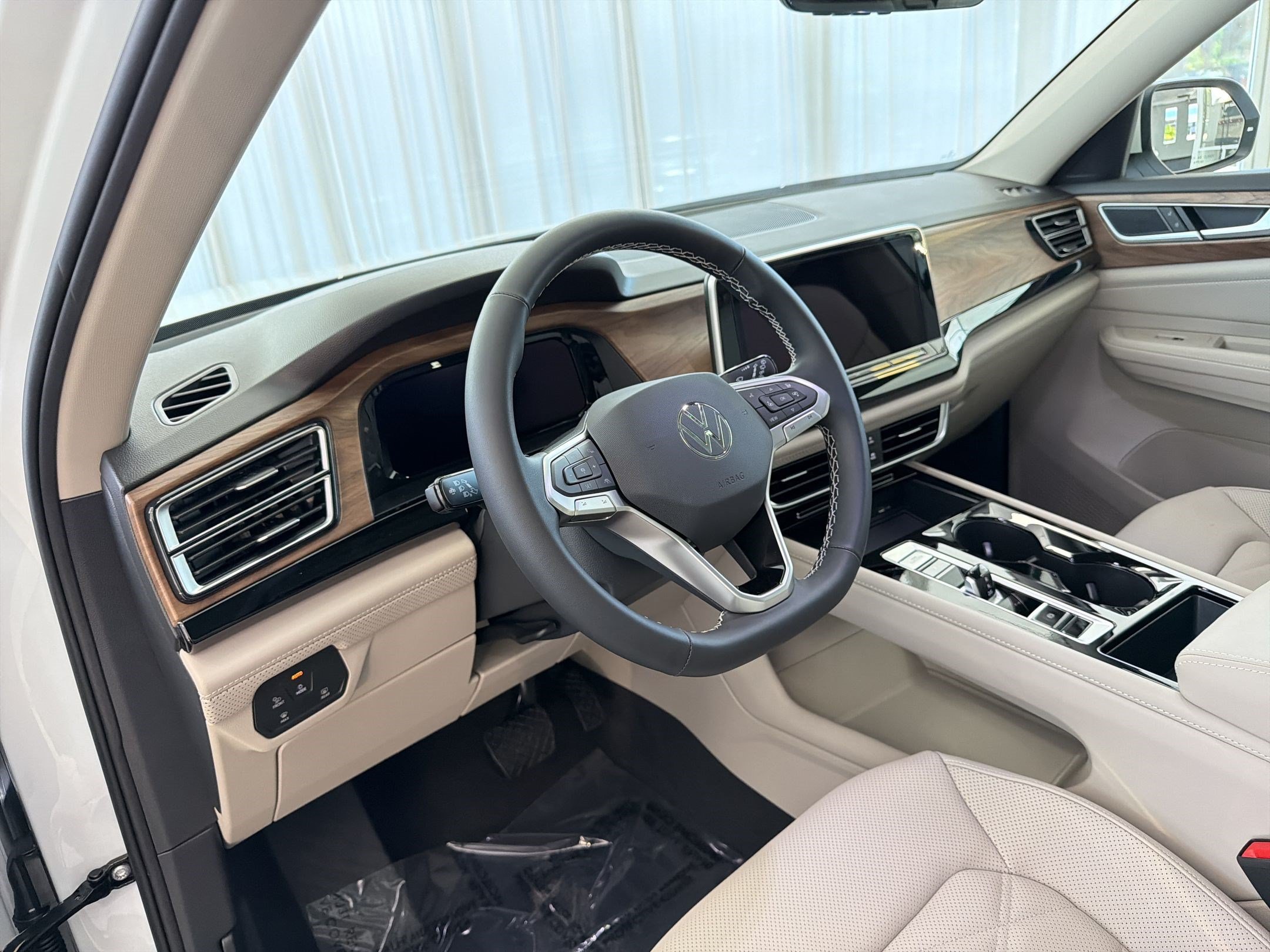 New 2026 Volkswagen Atlas SE FWD image 4