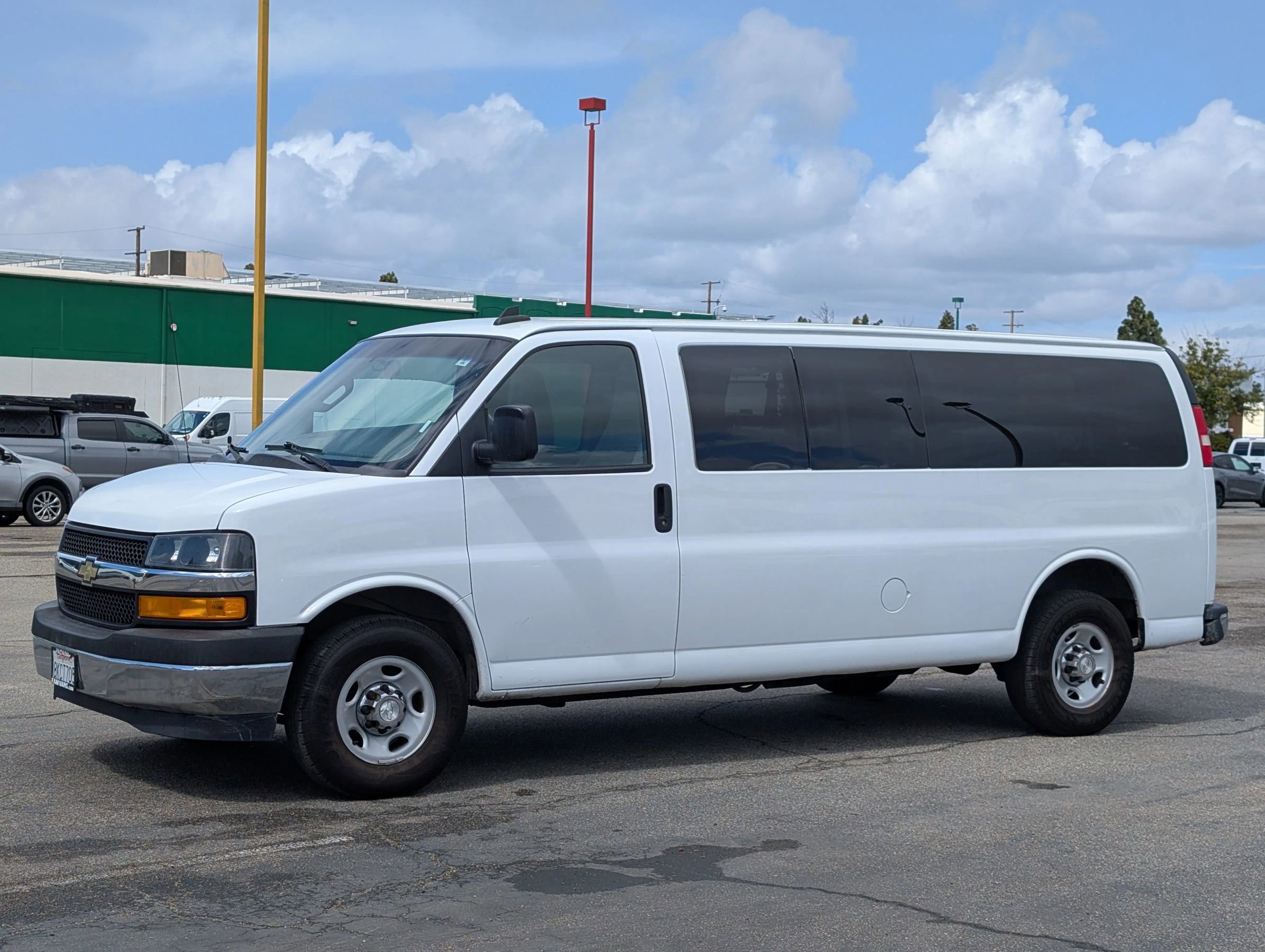 Used 2018 Chevrolet Express 3500 LT w/ LT Preferred Equipment Group RWD image 4