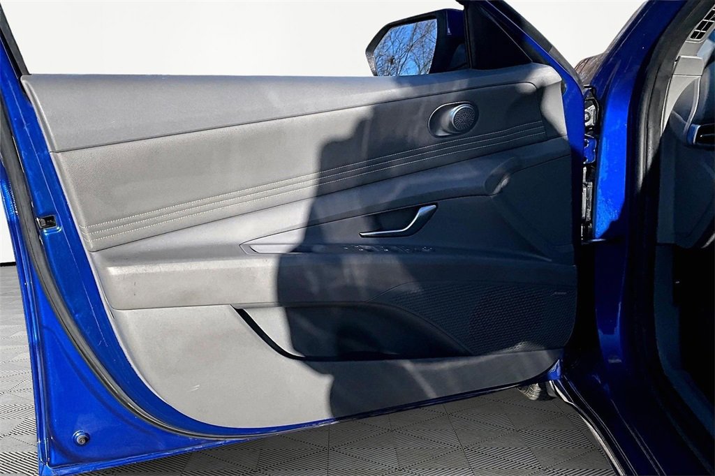 Used 2022 Hyundai Elantra SEL w/ Convenience + Premium Package image 23