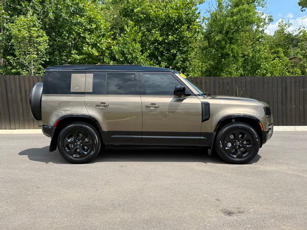 Certified 2024 Land Rover Defender 110 X-Dynamic SE AWD/4WD image 7