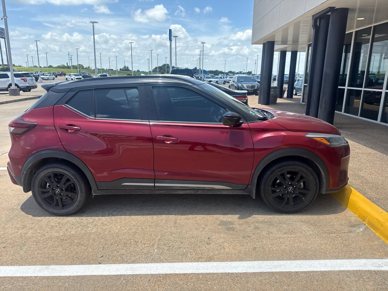 Used 2022 Nissan Kicks SR w/ Premium Package FWD image 6