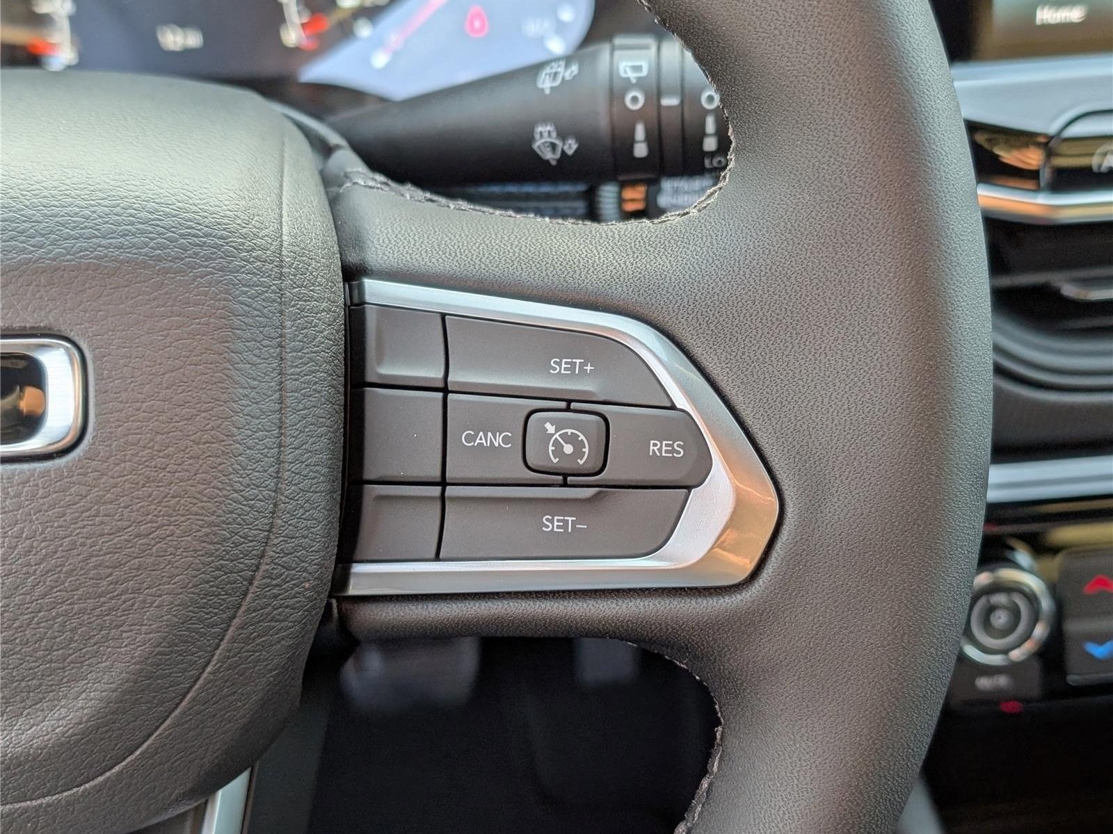 New 2026 Jeep Compass Latitude AWD/4WD image 17