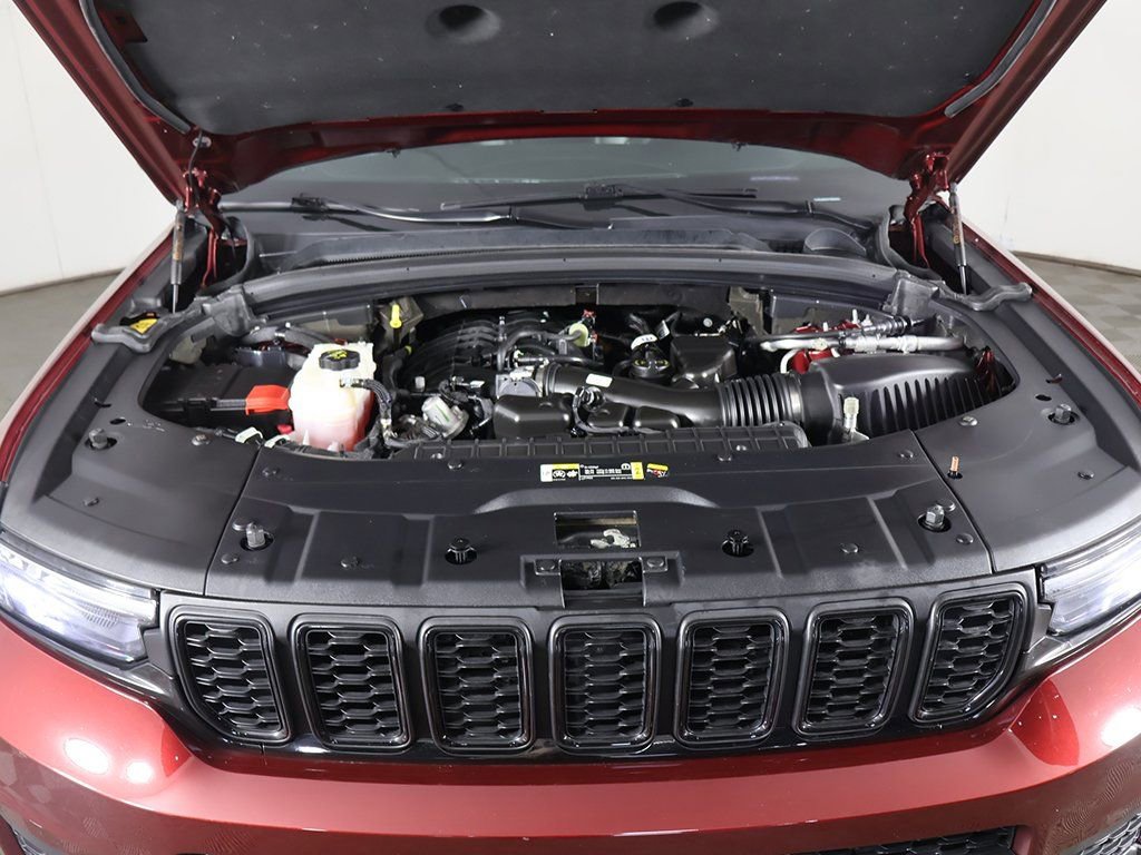 Used 2023 Jeep Grand Cherokee L Laredo image 18