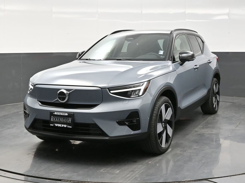 Used 2023 Volvo XC40 Recharge Plus image 2