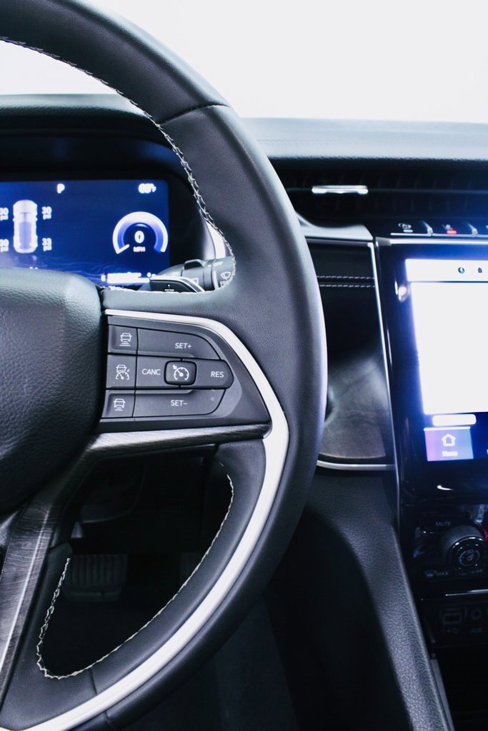 Used 2023 Jeep Grand Cherokee Limited image 15