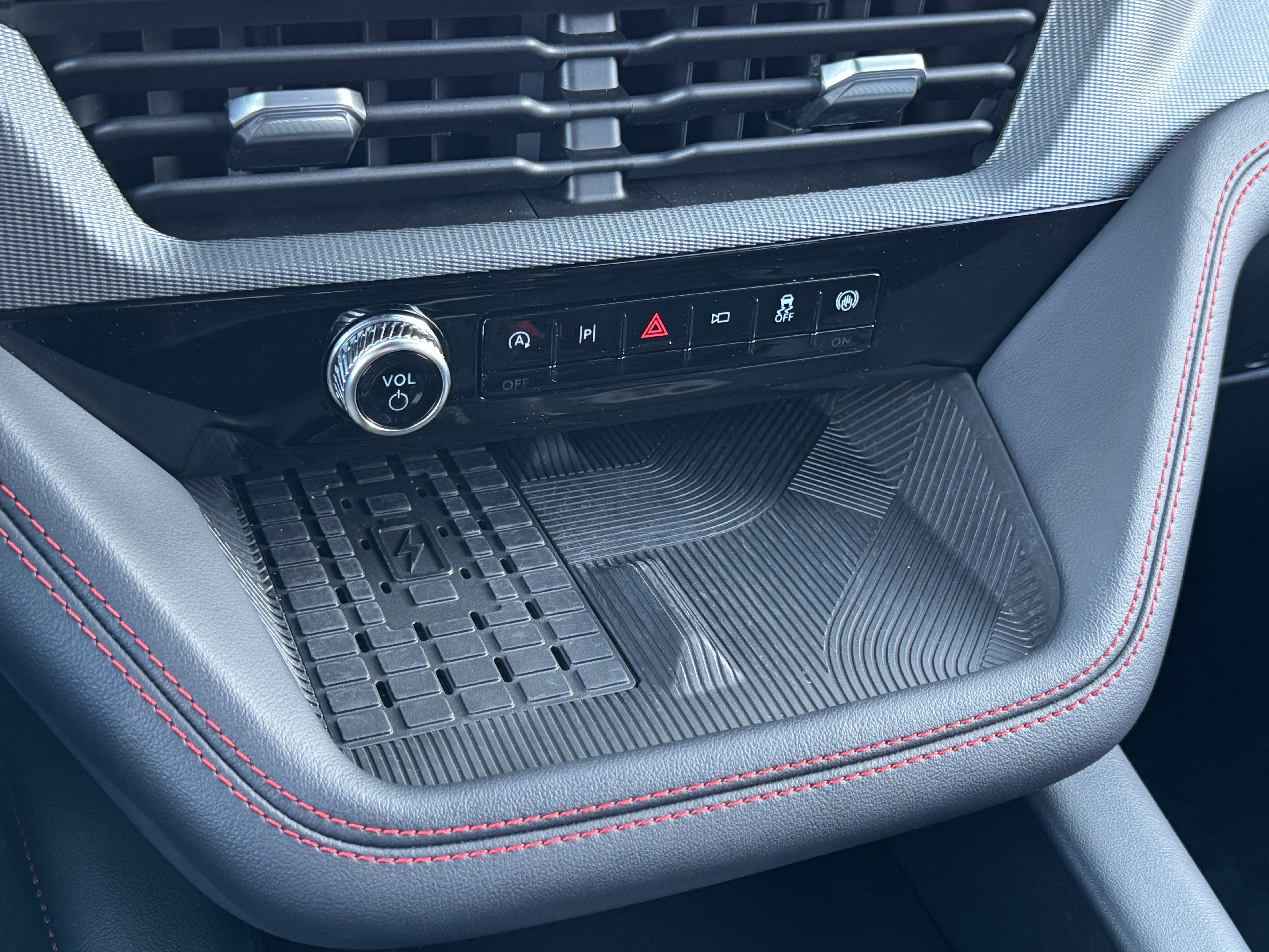 Used 2025 Ford Explorer ST image 27