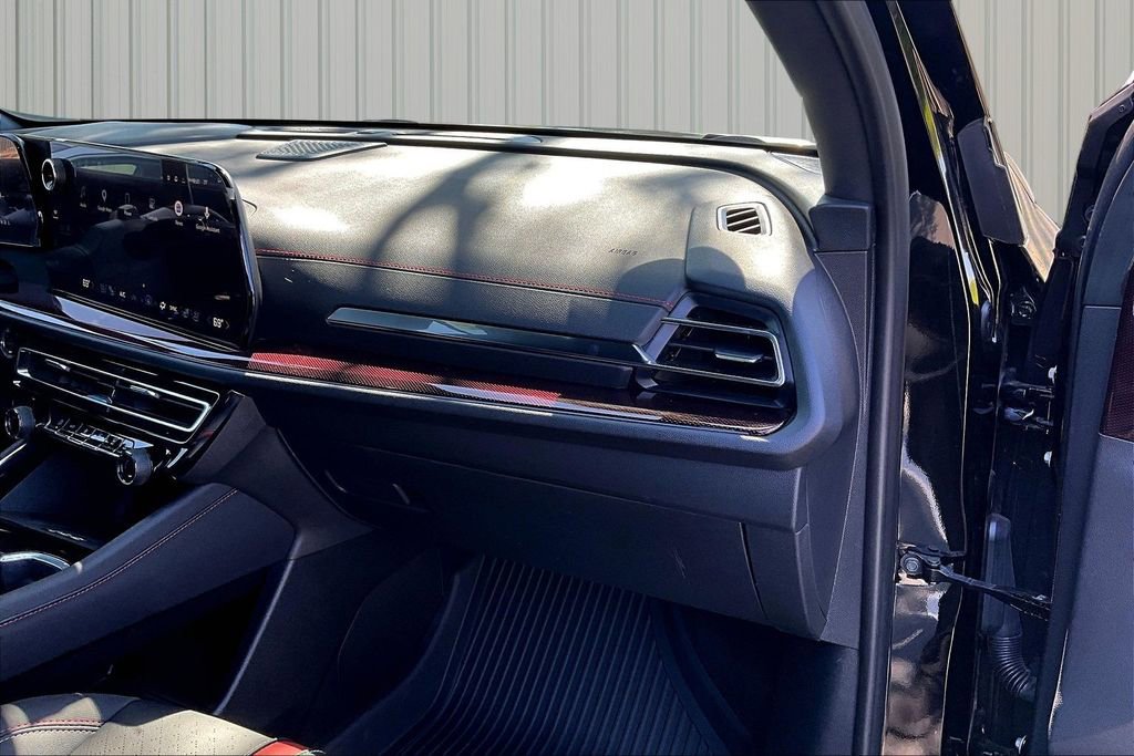 Used 2025 Chevrolet Traverse RS w/ LPO, Floor Liner Package image 12