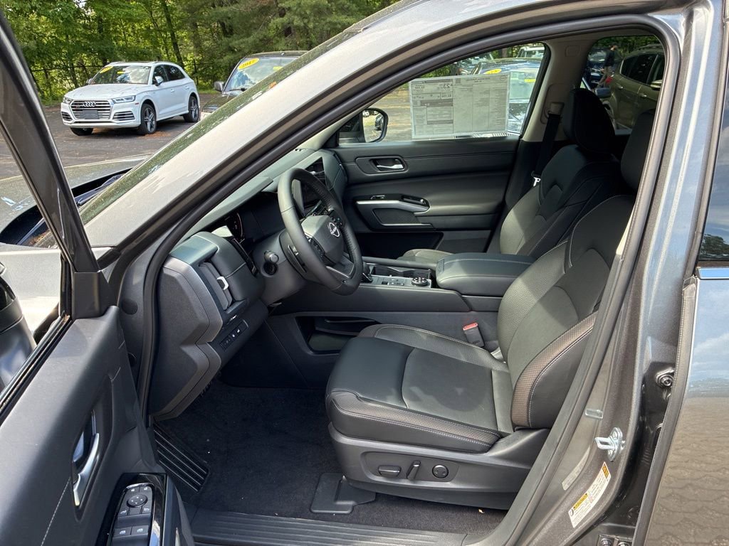 New 2026 Nissan Pathfinder SL AWD/4WD image 12