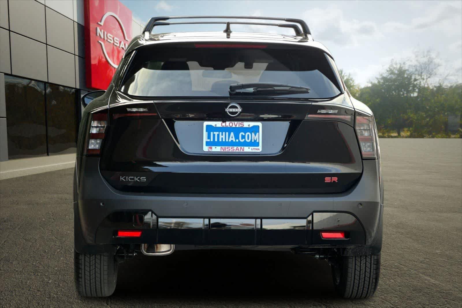 New 2026 Nissan Kicks SR w/ Illumination Package FWD image 8
