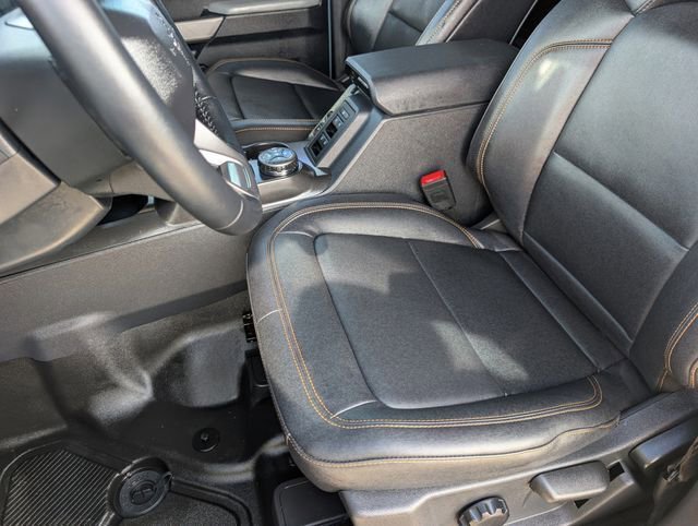 Used 2023 Ford Bronco Badlands image 11