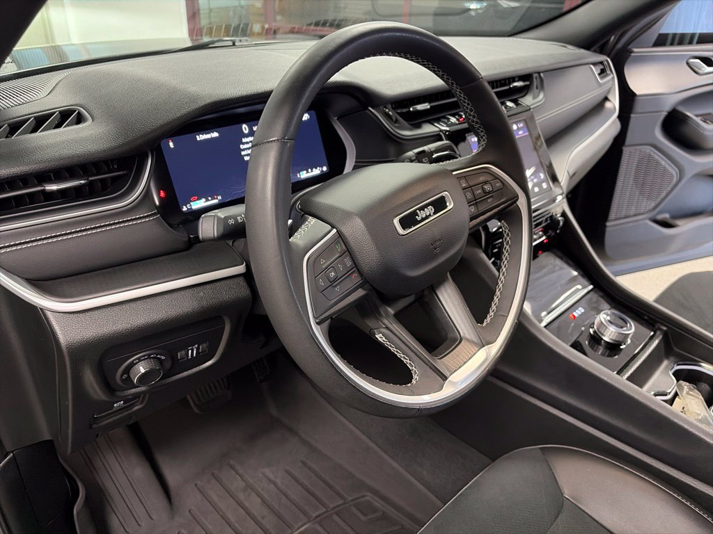 Certified 2024 Jeep Grand Cherokee Altitude AWD/4WD image 17