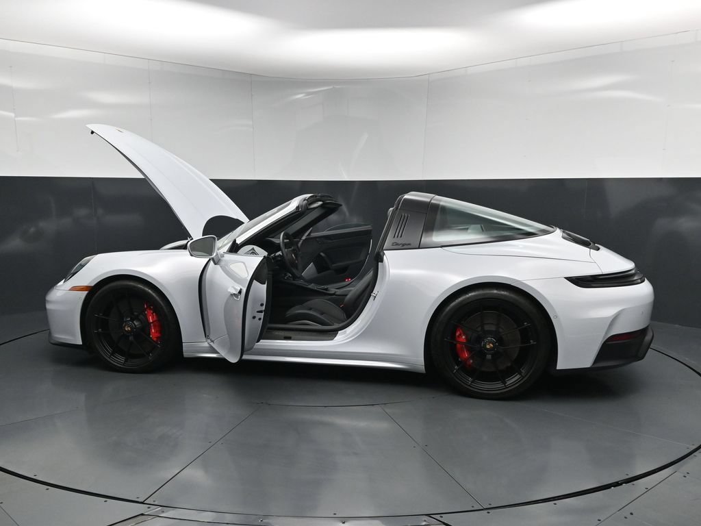 Certified 2025 Porsche 911 Targa 4 GTS AWD/4WD image 34