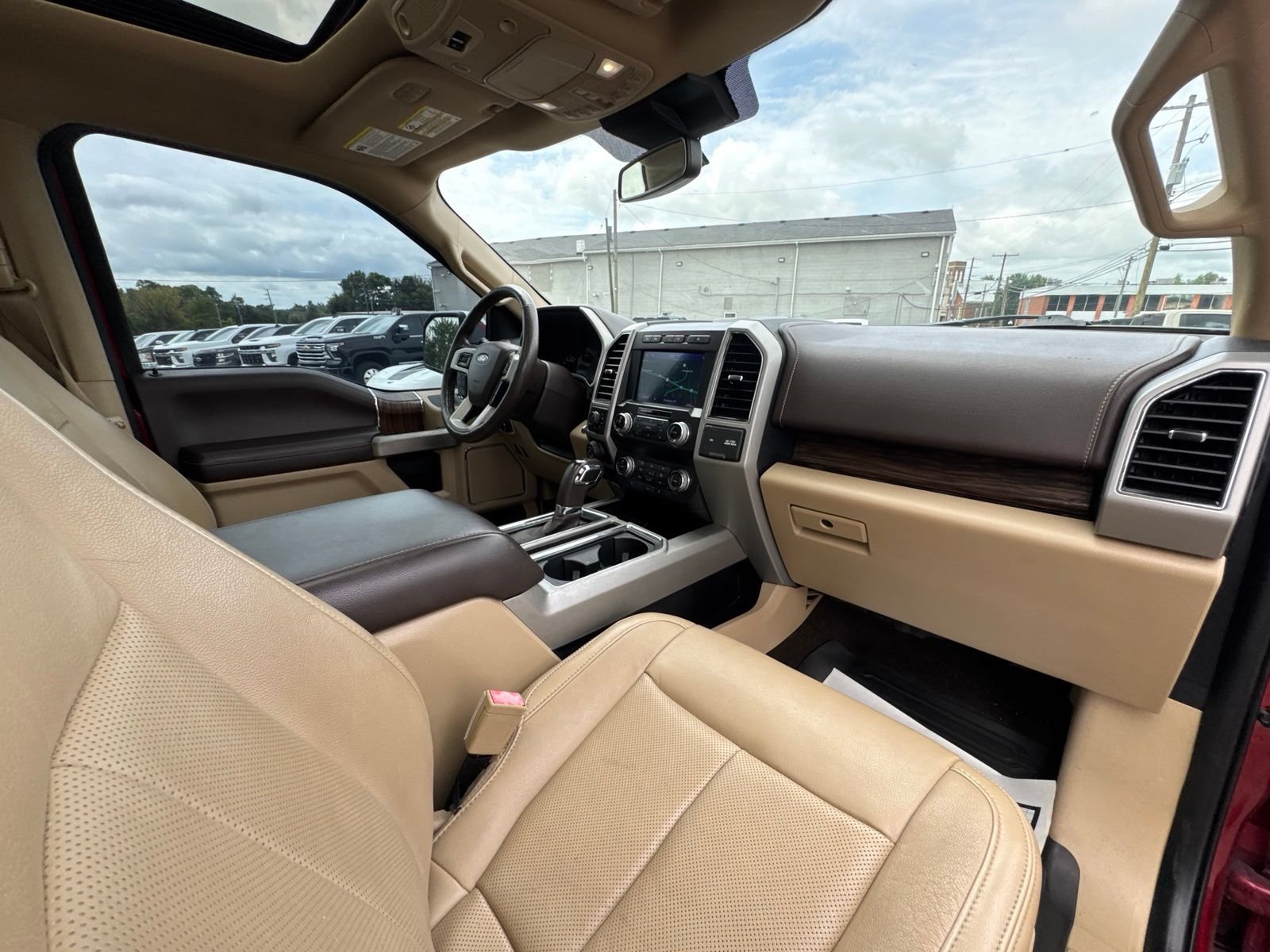 Used 2019 Ford F150 Lariat w/ Equipment Group 502A Luxury AWD/4WD image 37