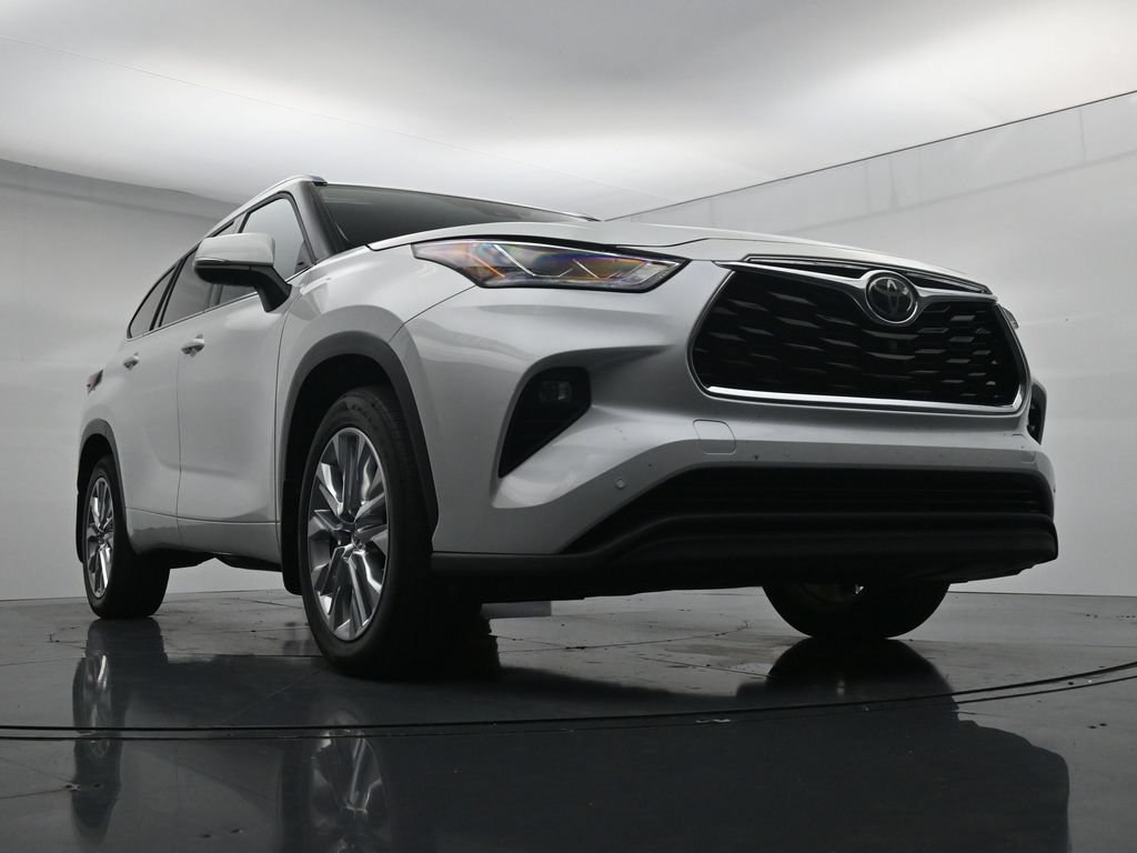 Used 2022 Toyota Highlander Limited AWD/4WD image 18