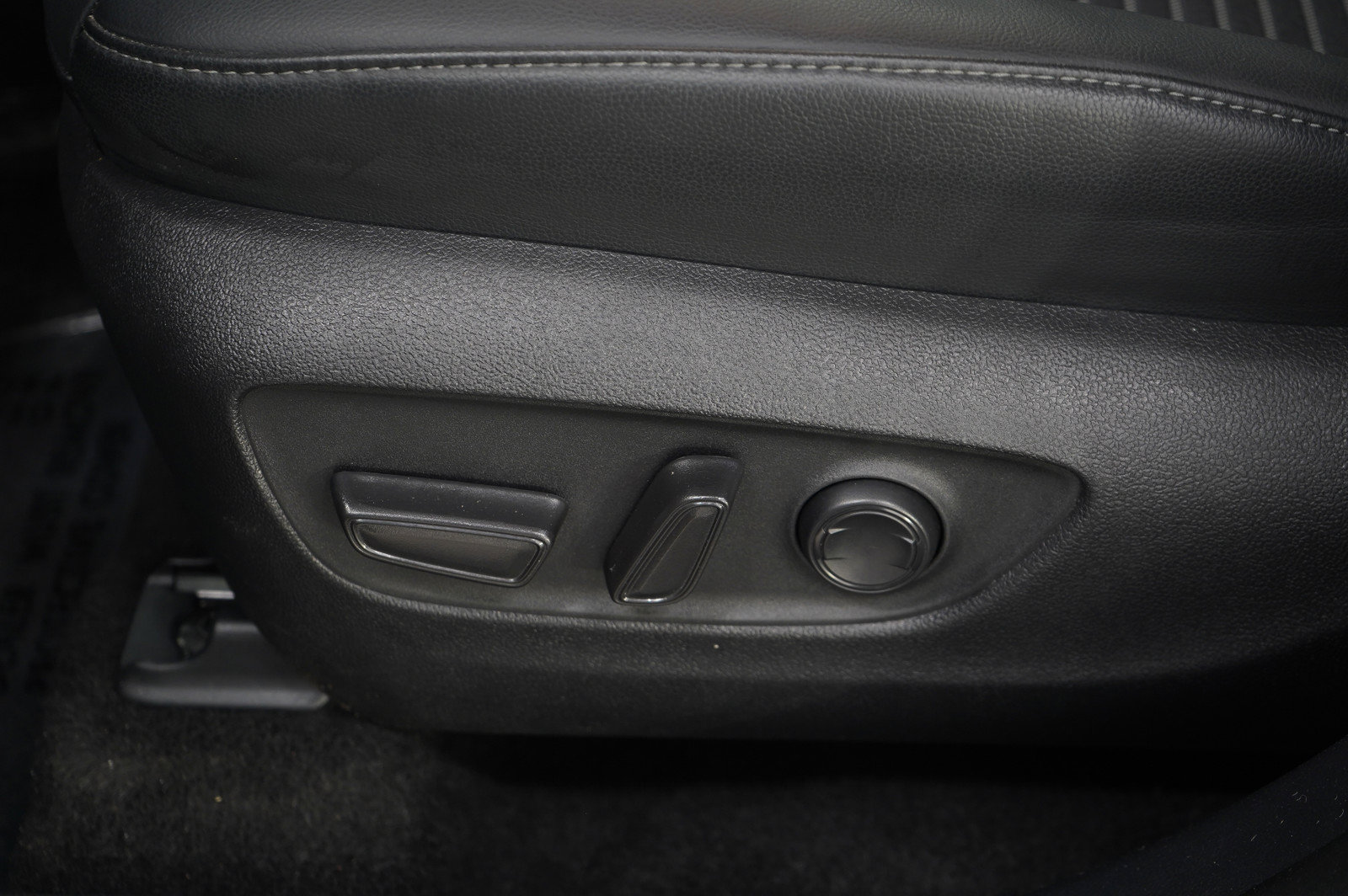 Used 2025 Toyota Highlander XSE AWD/4WD image 26