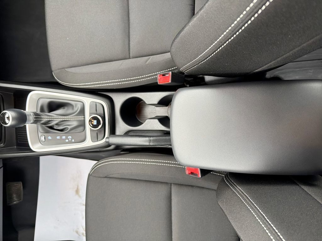 Certified 2022 Hyundai Venue SEL image 31