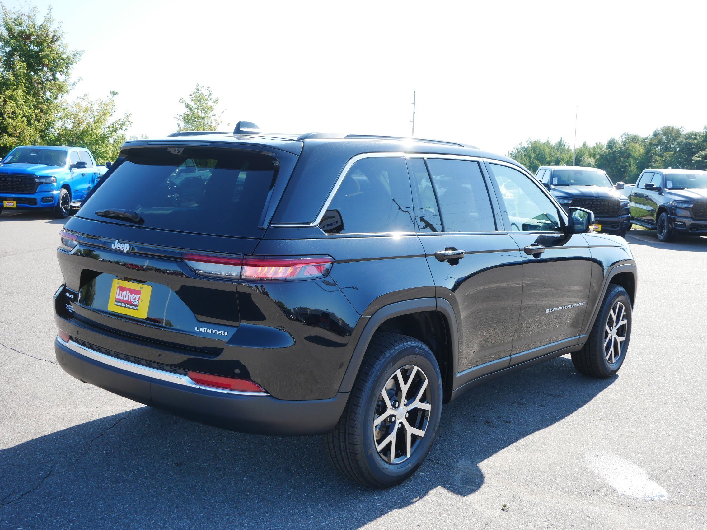 New 2025 Jeep Grand Cherokee Limited image 2