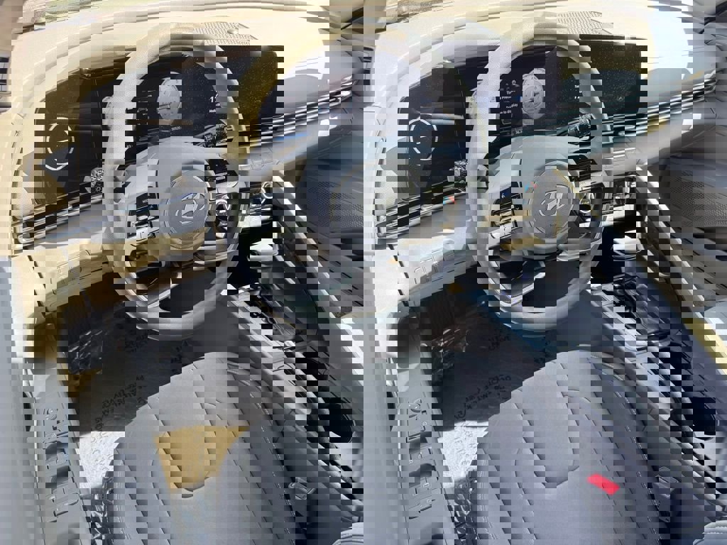 Used 2024 Hyundai Elantra SEL image 20