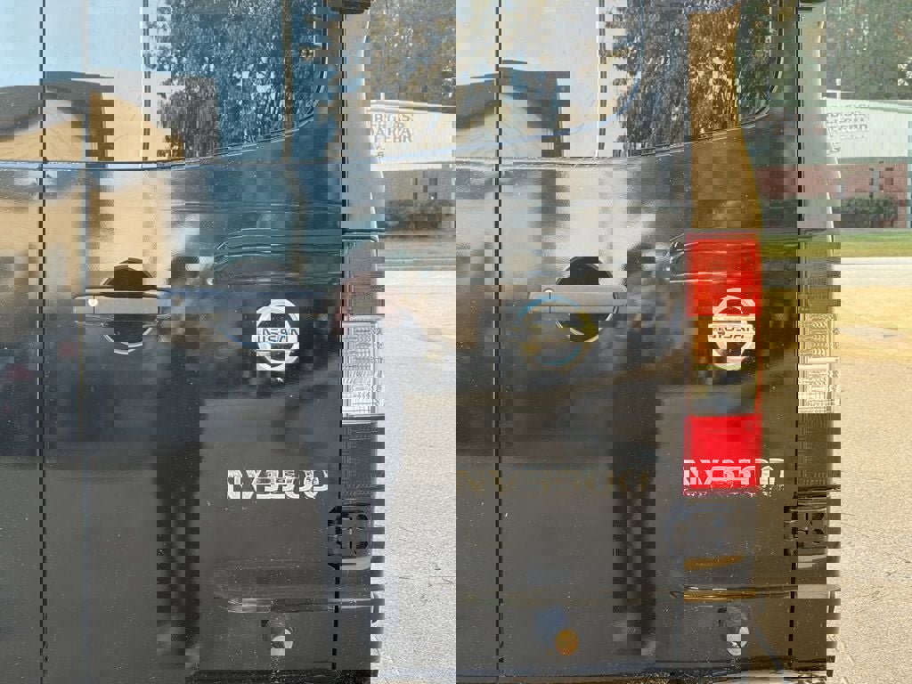 Used 2018 Nissan NV 3500 S image 18