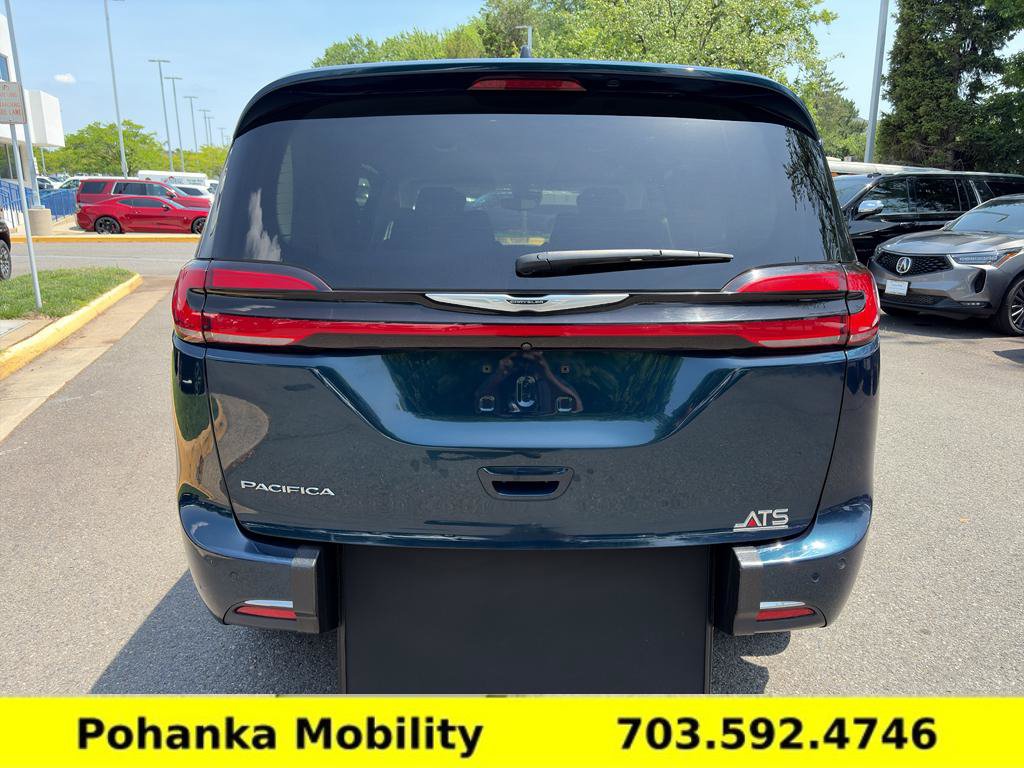 Used 2023 Chrysler Pacifica Touring-L FWD image 9