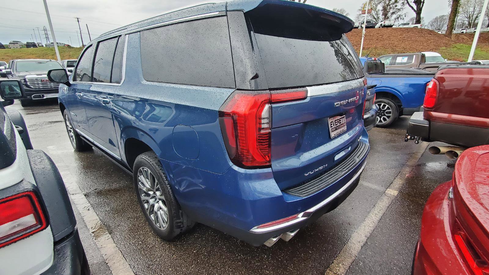 Used 2025 GMC Yukon XL Denali w/ Denali Reserve Package image 9