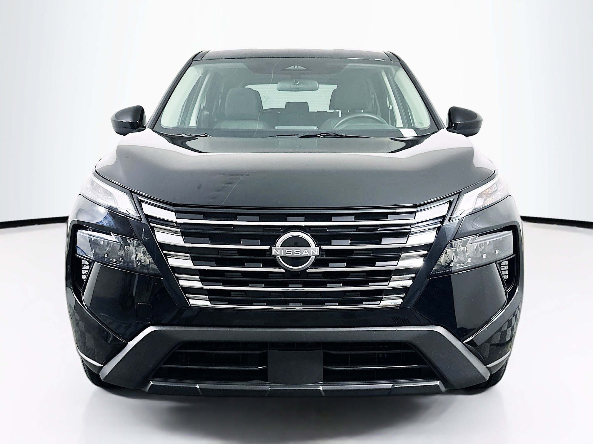 Used 2025 Nissan Rogue SV image 2