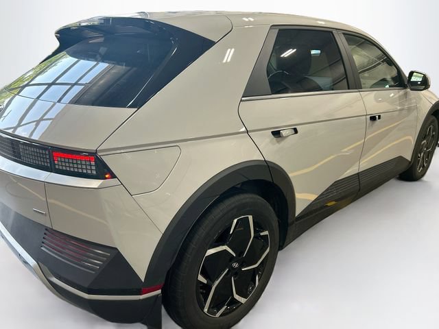 Used 2024 Hyundai Ioniq 5 SE AWD/4WD image 5