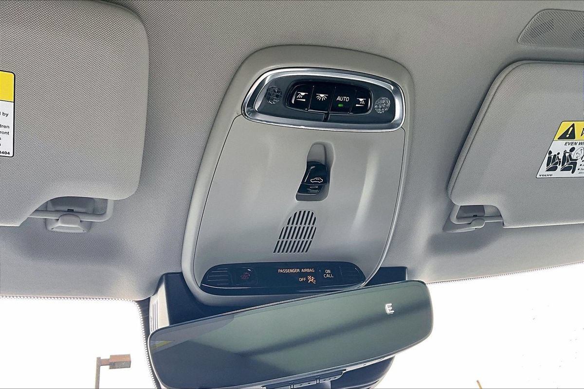 Used 2016 Volvo XC90 T8 Momentum w/ Vision Package AWD/4WD image 24