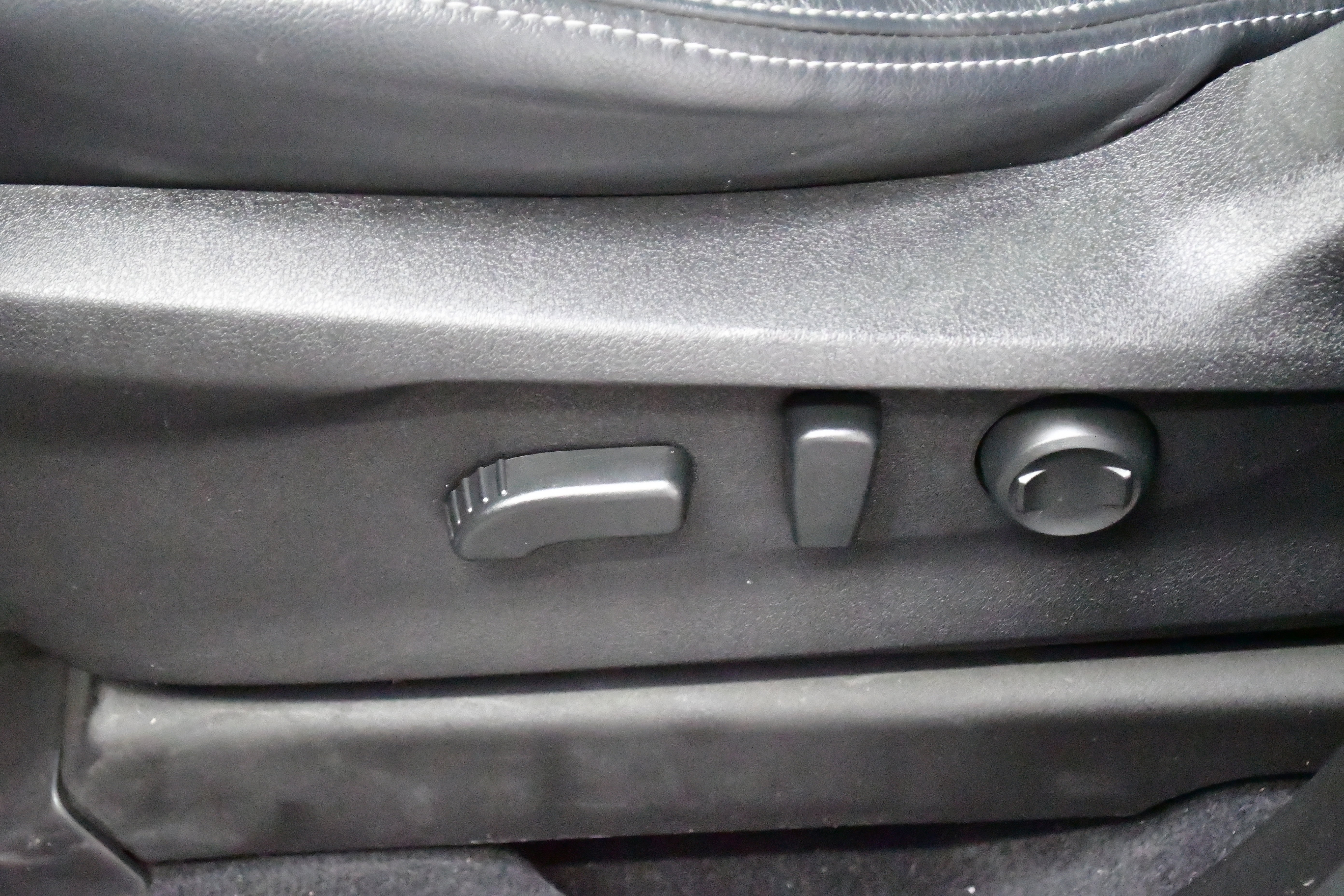 Used 2022 Subaru Ascent Limited w/ Technology Package image 25