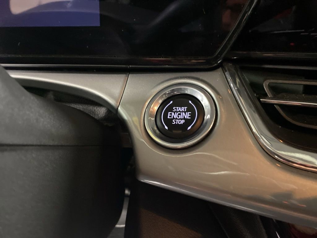 Certified 2025 Chevrolet Trax LT w/ LT Convenience Package image 29