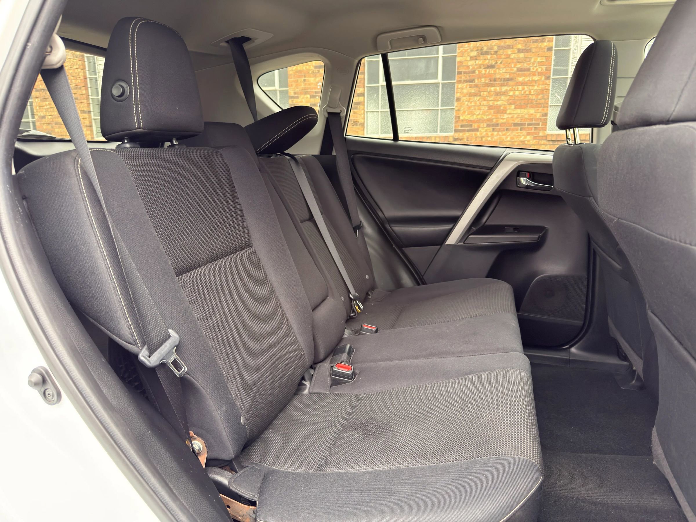 Used 2018 Toyota RAV4 XLE FWD image 18