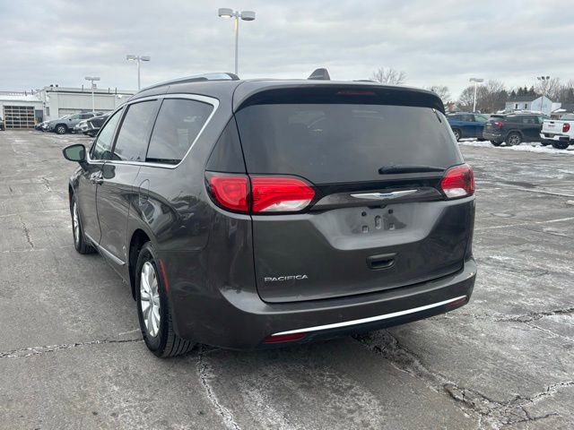 Used 2018 Chrysler Pacifica Touring-L Plus image 7