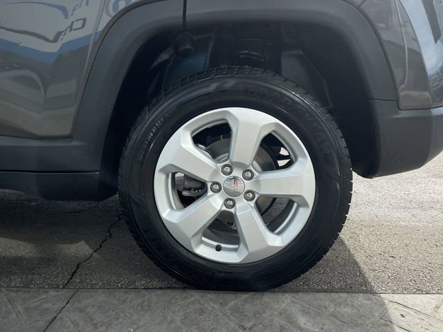 Used 2019 Jeep Compass Latitude image 32