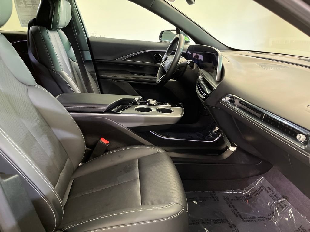 Certified 2024 Cadillac Lyriq Luxury AWD/4WD image 11