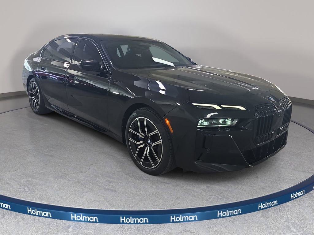 Used 2023 BMW 740i w/ Parking Assistance Package image 4