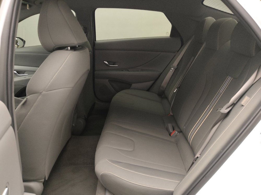 Used 2024 Hyundai Elantra SEL image 18