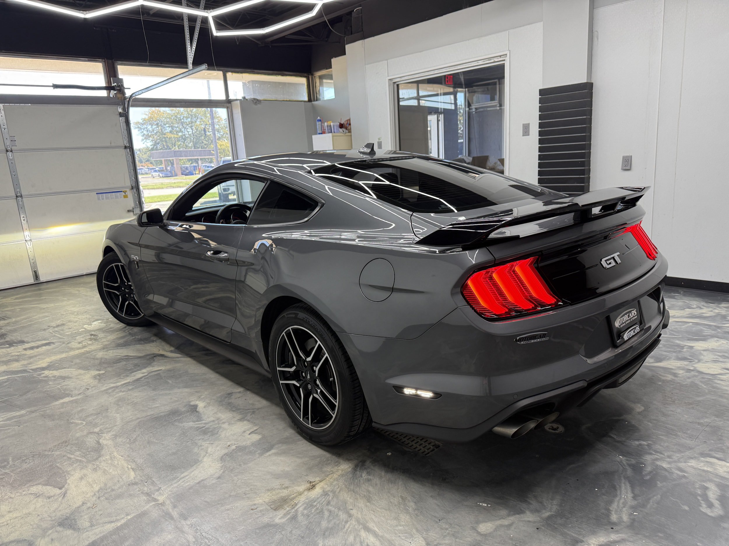 Used 2021 Ford Mustang GT RWD image 3