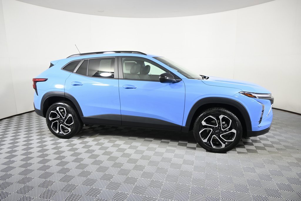 Used 2024 Chevrolet Trax RS w/ Sunroof Package image 8