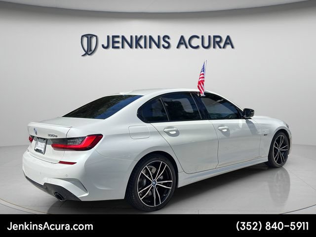 Used 2022 BMW 330e w/ M Sport Package RWD image 3