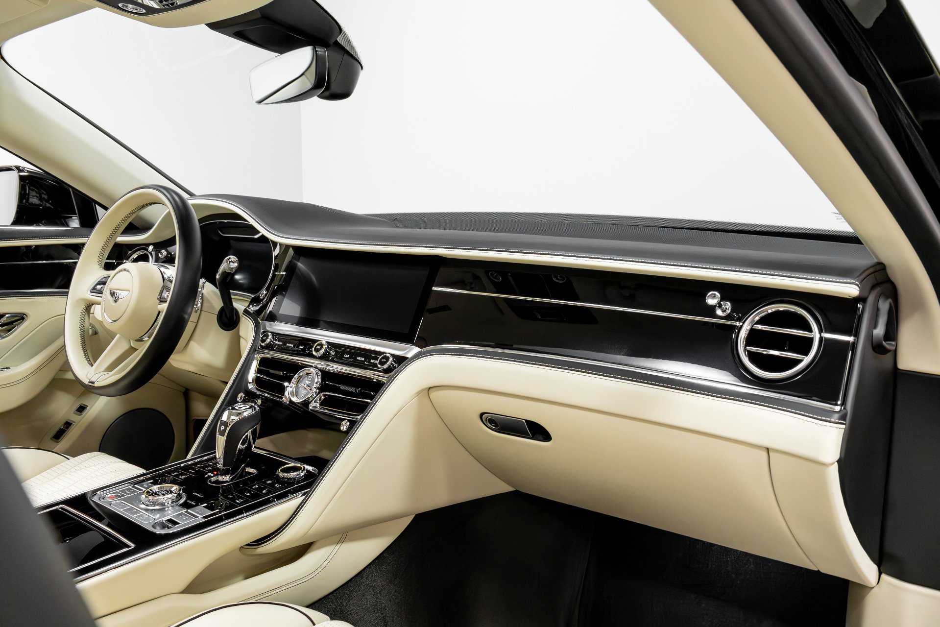 Used 2021 Bentley Flying Spur W12 image 23