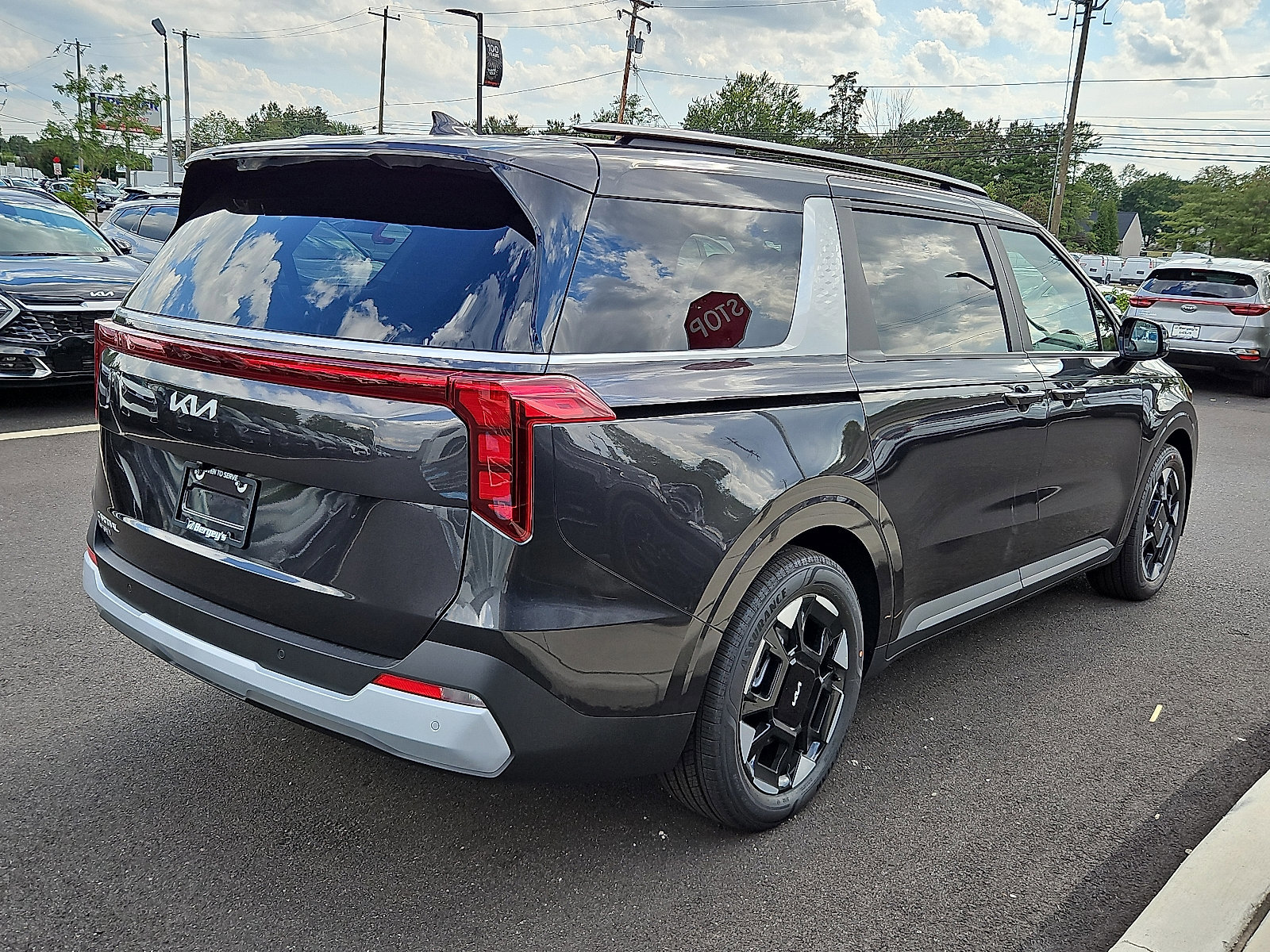 New 2026 Kia Carnival EX image 3